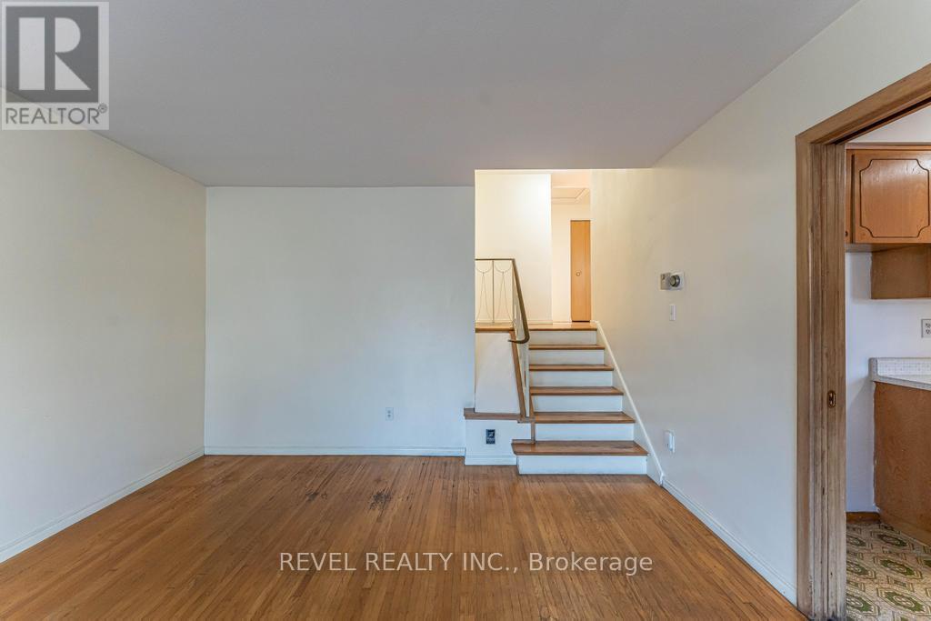 69 Buckingham Drive, Hamilton, Ontario  L9C 2G6 - Photo 3 - X12467565