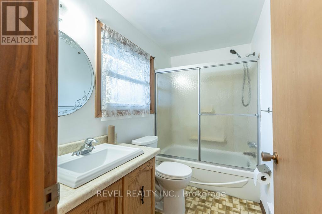 69 Buckingham Drive, Hamilton, Ontario  L9C 2G6 - Photo 5 - X12467565