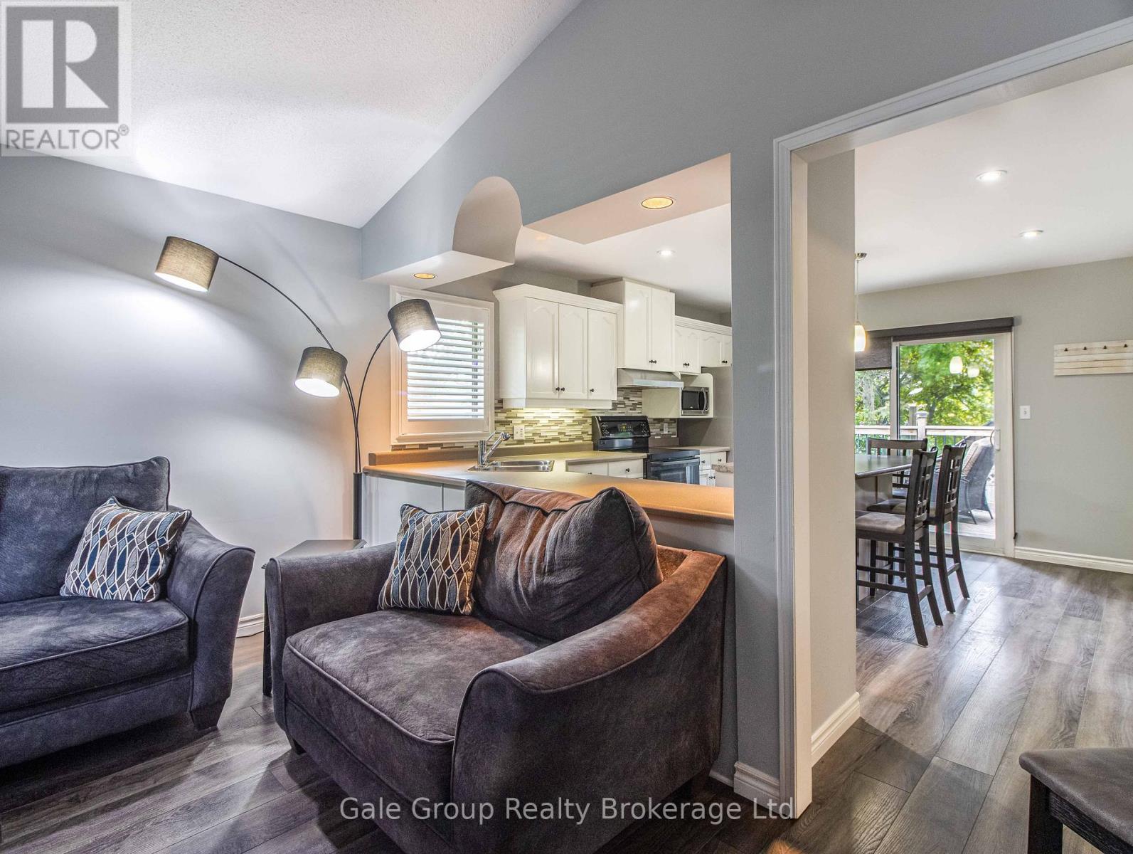 55 Sioux Crescent, Woodstock, Ontario  N4T 1G3 - Photo 2 - X12467624