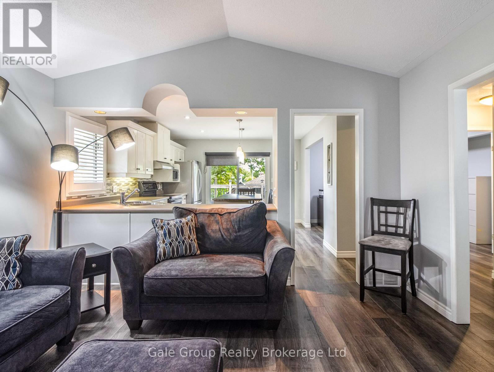 55 Sioux Crescent, Woodstock, Ontario  N4T 1G3 - Photo 3 - X12467624