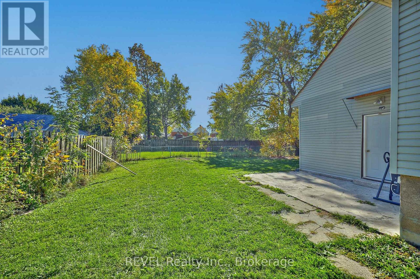 49 Cohoe Street, Welland, Ontario  L3B 3V2 - Photo 13 - X12467580