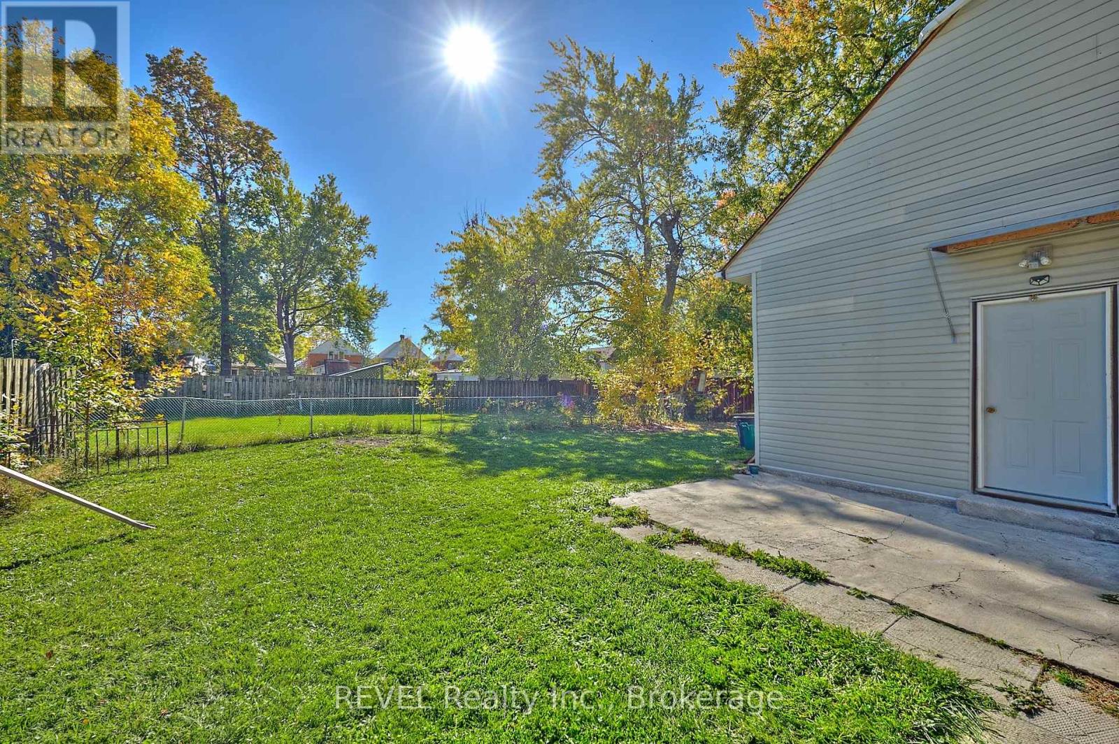 49 Cohoe Street, Welland, Ontario  L3B 3V2 - Photo 14 - X12467580