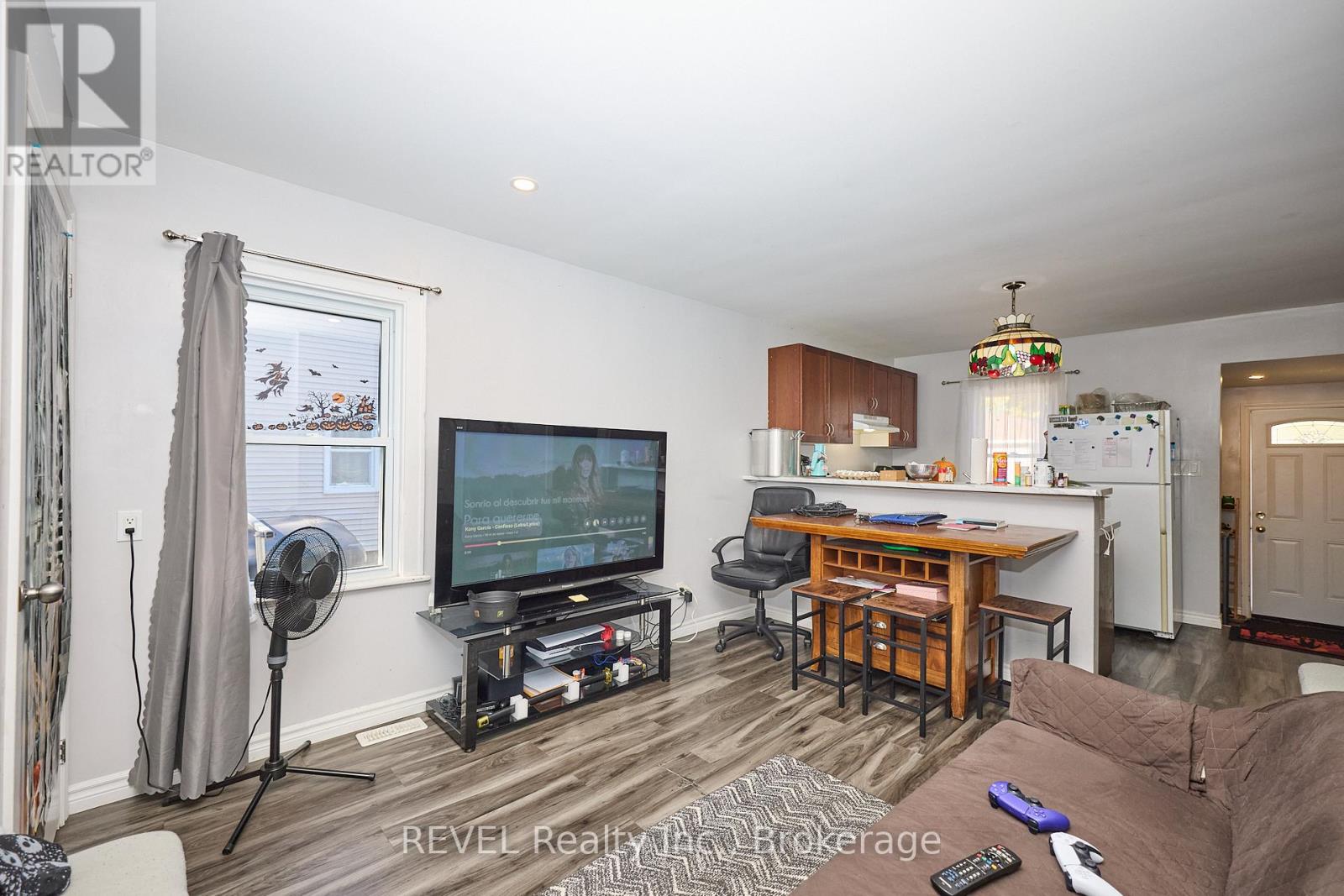 49 Cohoe Street, Welland, Ontario  L3B 3V2 - Photo 7 - X12467580