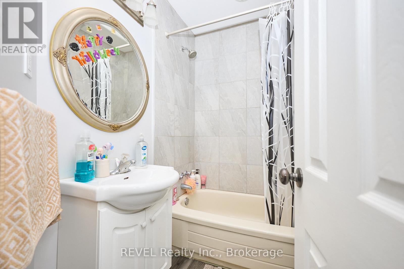 49 Cohoe Street, Welland, Ontario  L3B 3V2 - Photo 9 - X12467580