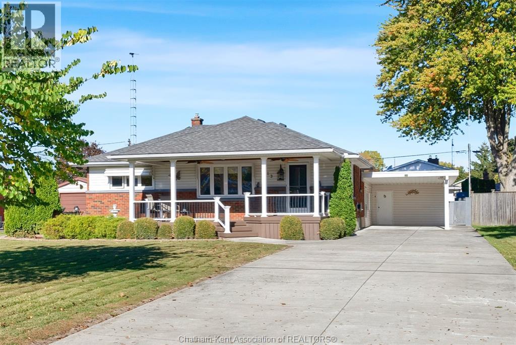 MLS# 25026372: 313 Thomas AVENUE, Wallaceburg, Canada