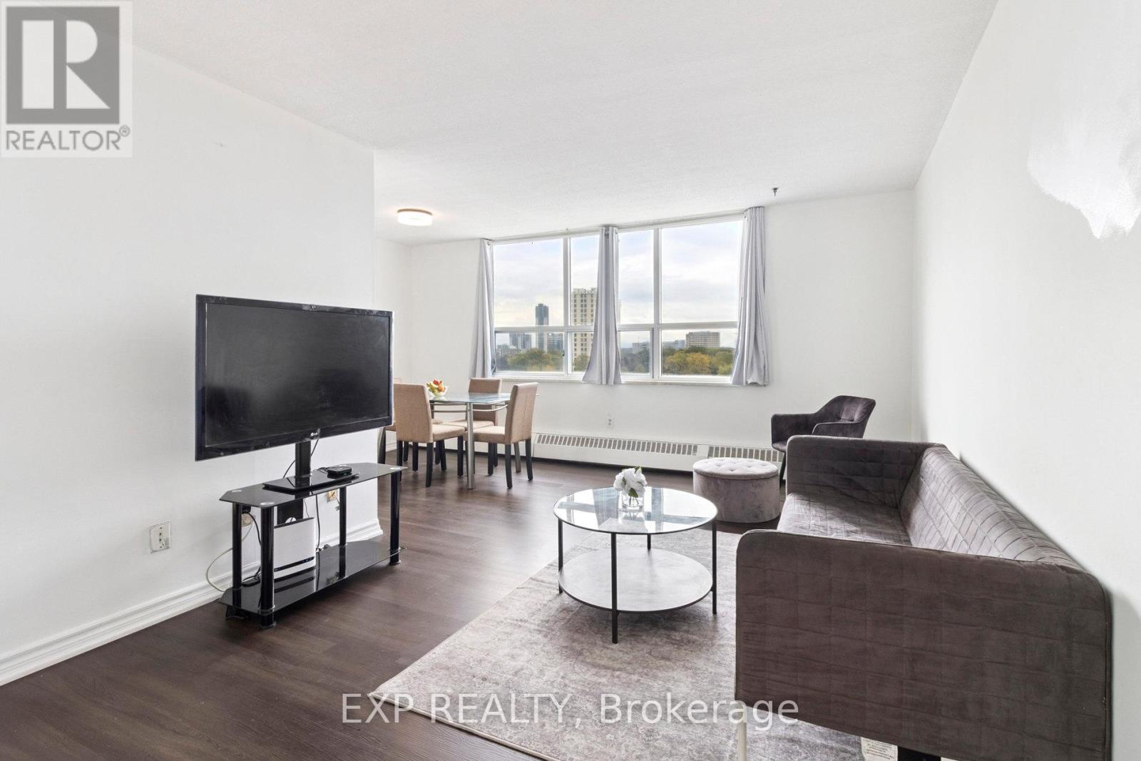 1101 - 5 PARKWAY FOREST DRIVE, Toronto, Ontario