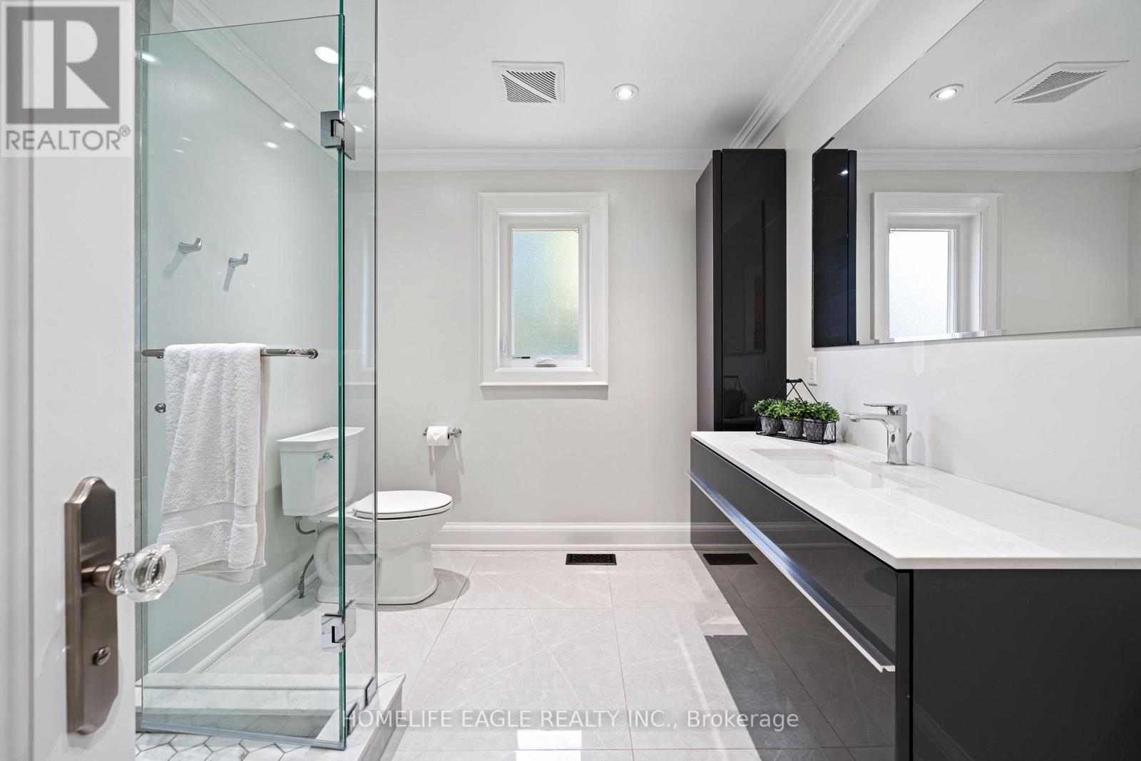 31 Modesto Gardens, Vaughan, Ontario  L4L 8C9 - Photo 22 - N12466296