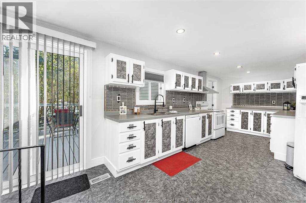 649 Edinborough Street, Windsor, Ontario  N8X 3C8 - Photo 13 - 25026363