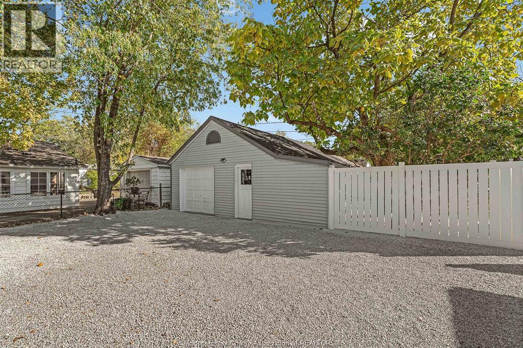 649 Edinborough Street, Windsor, Ontario  N8X 3C8 - Photo 4 - 25026363