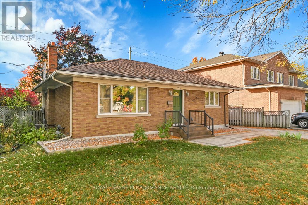 934 Smyth Road, Ottawa, Ontario  K1G 1P6 - Photo 3 - X12466209