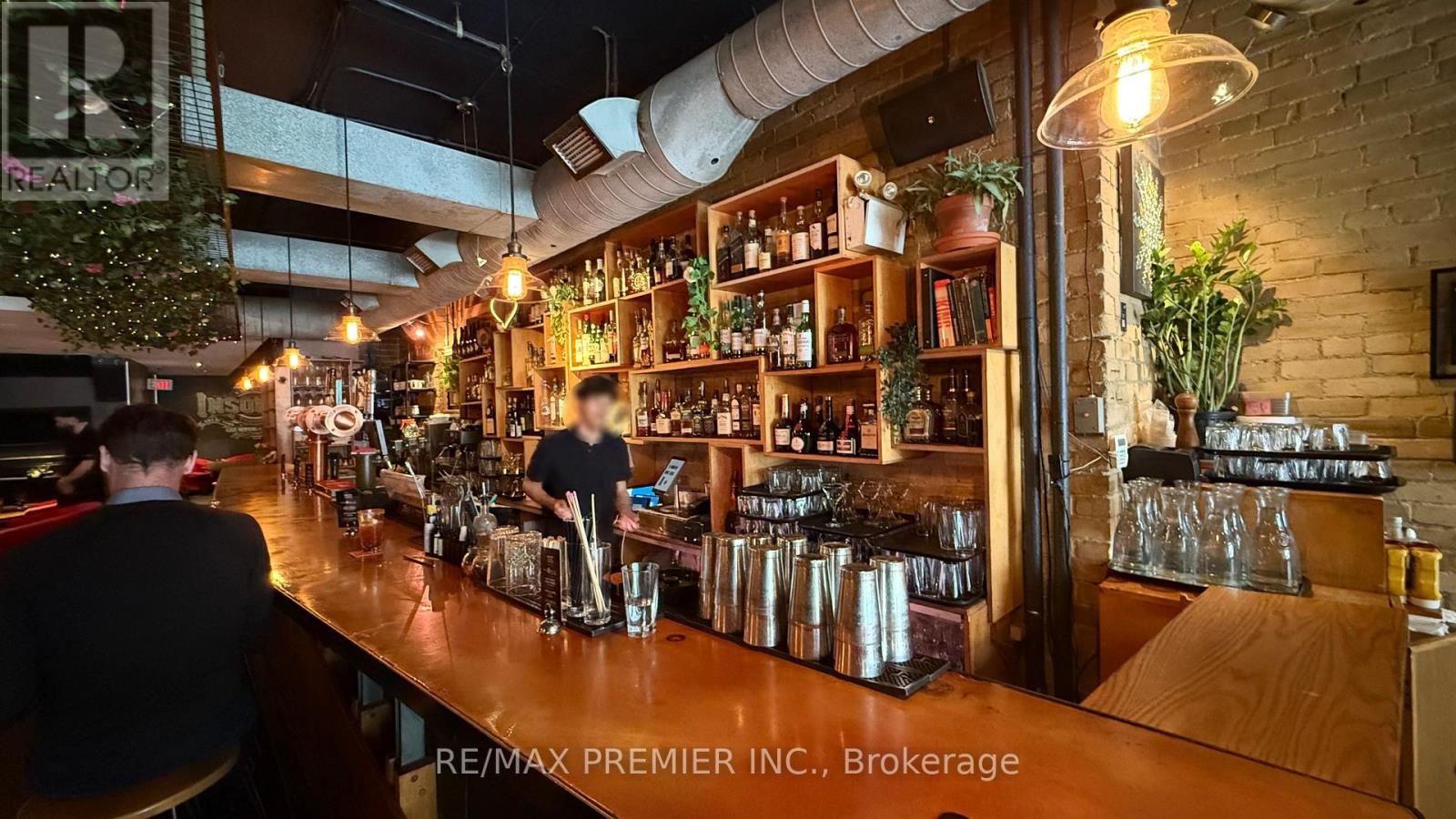 563 Bloor Street W, Toronto, Ontario  M5S 1Y6 - Photo 5 - C12467579