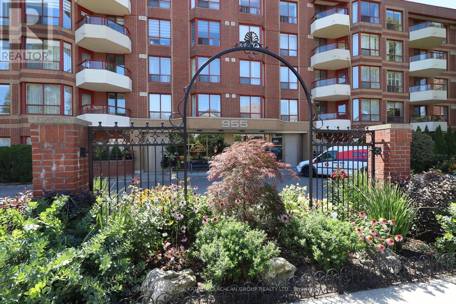 421 - 955 MILLWOOD ROAD, Toronto, Ontario