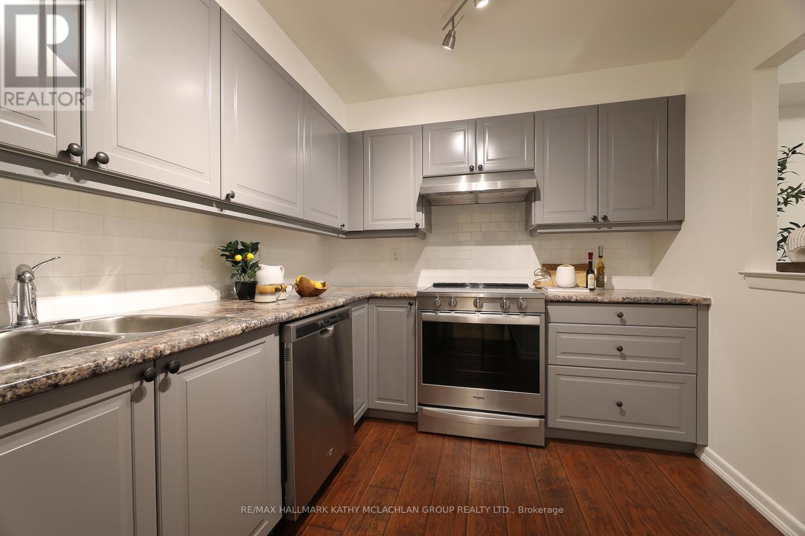 421 - 955 Millwood Road, Toronto, Ontario  M4G 4E3 - Photo 8 - C12467605