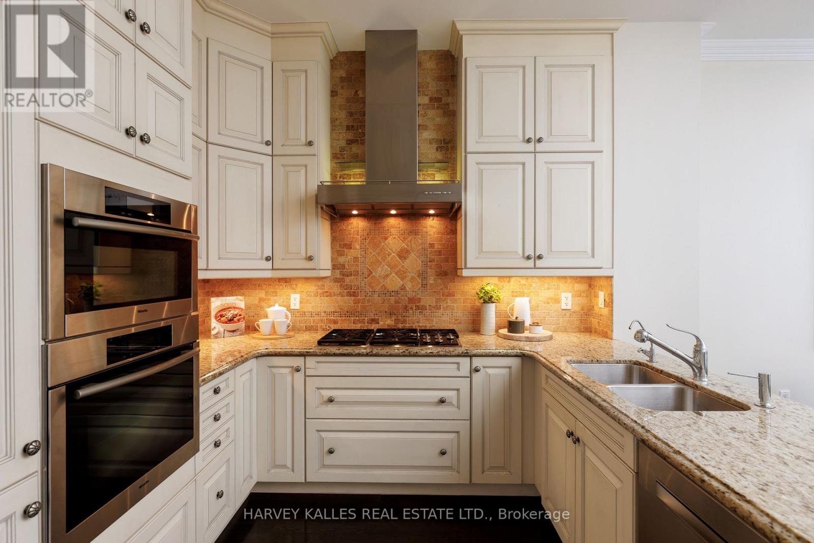 304 - 51 York Mills Road, Toronto, Ontario  M2P 1B6 - Photo 8 - C12467633