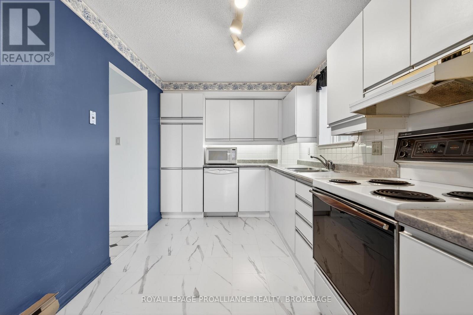 1006 - 257 Bath Road, Kingston, Ontario  K7M 7T3 - Photo 11 - X12467685