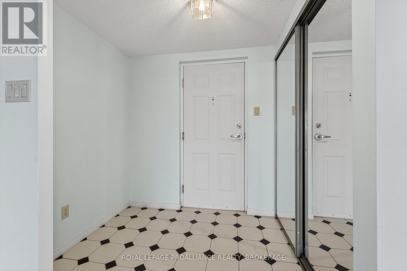 1006 - 257 Bath Road, Kingston, Ontario  K7M 7T3 - Photo 2 - X12467685