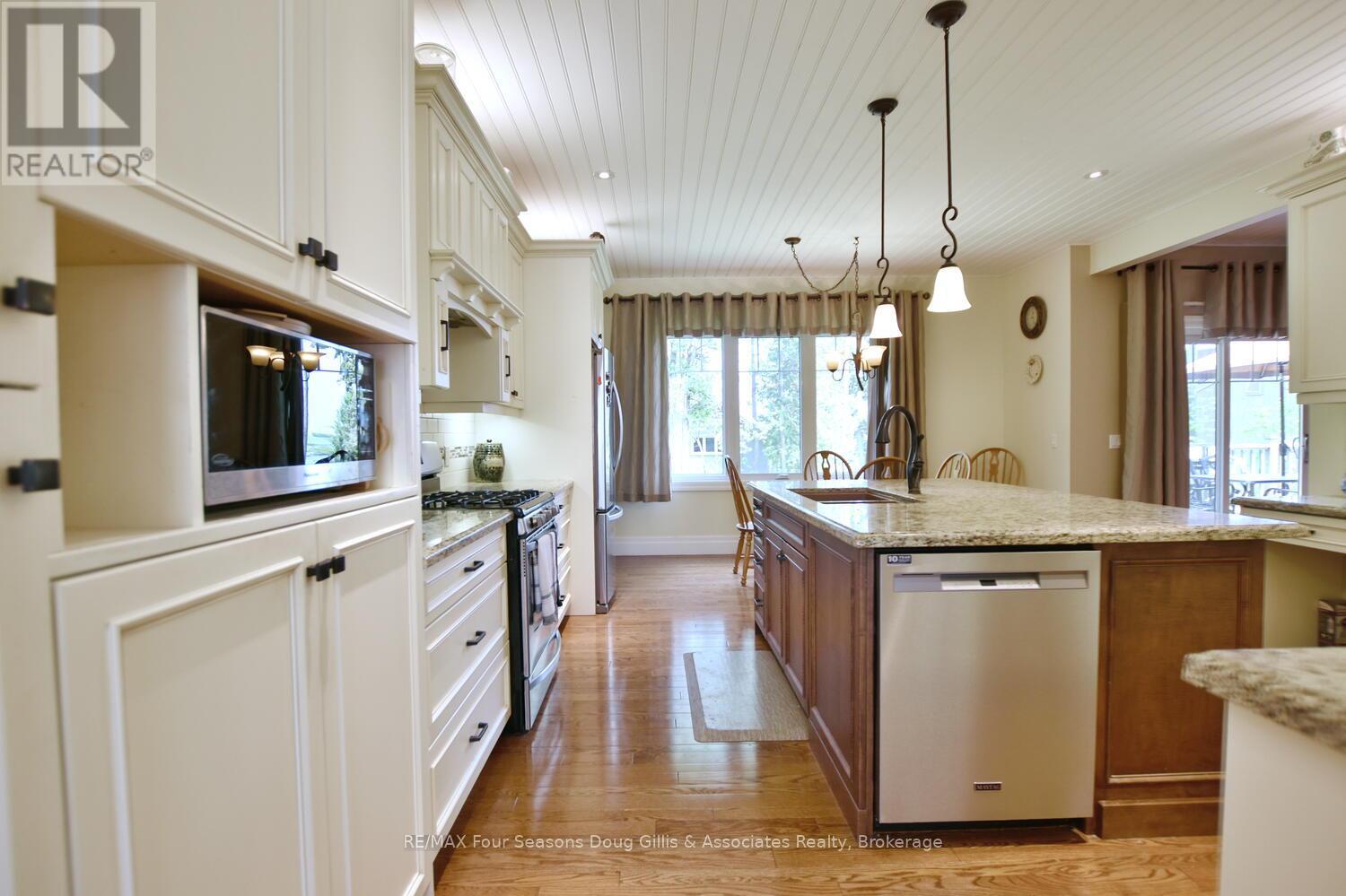 135 Algonquin Drive, Meaford, Ontario  N4L 0A7 - Photo 15 - X12467675