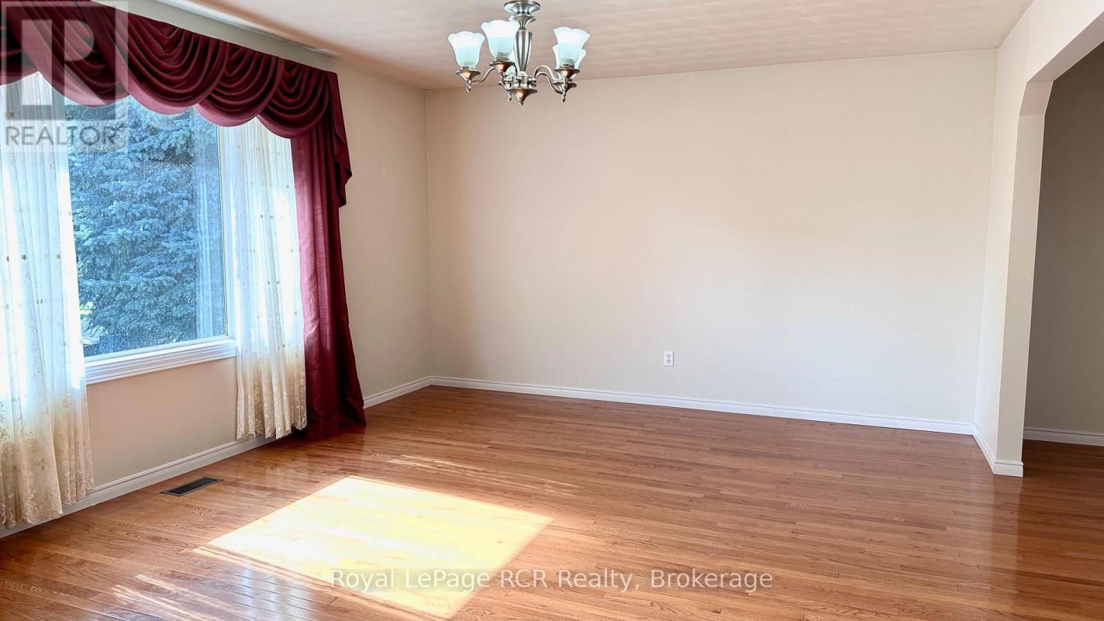 218 4th Street Crescent, Hanover, Ontario  N4N 3S2 - Photo 10 - X12467712
