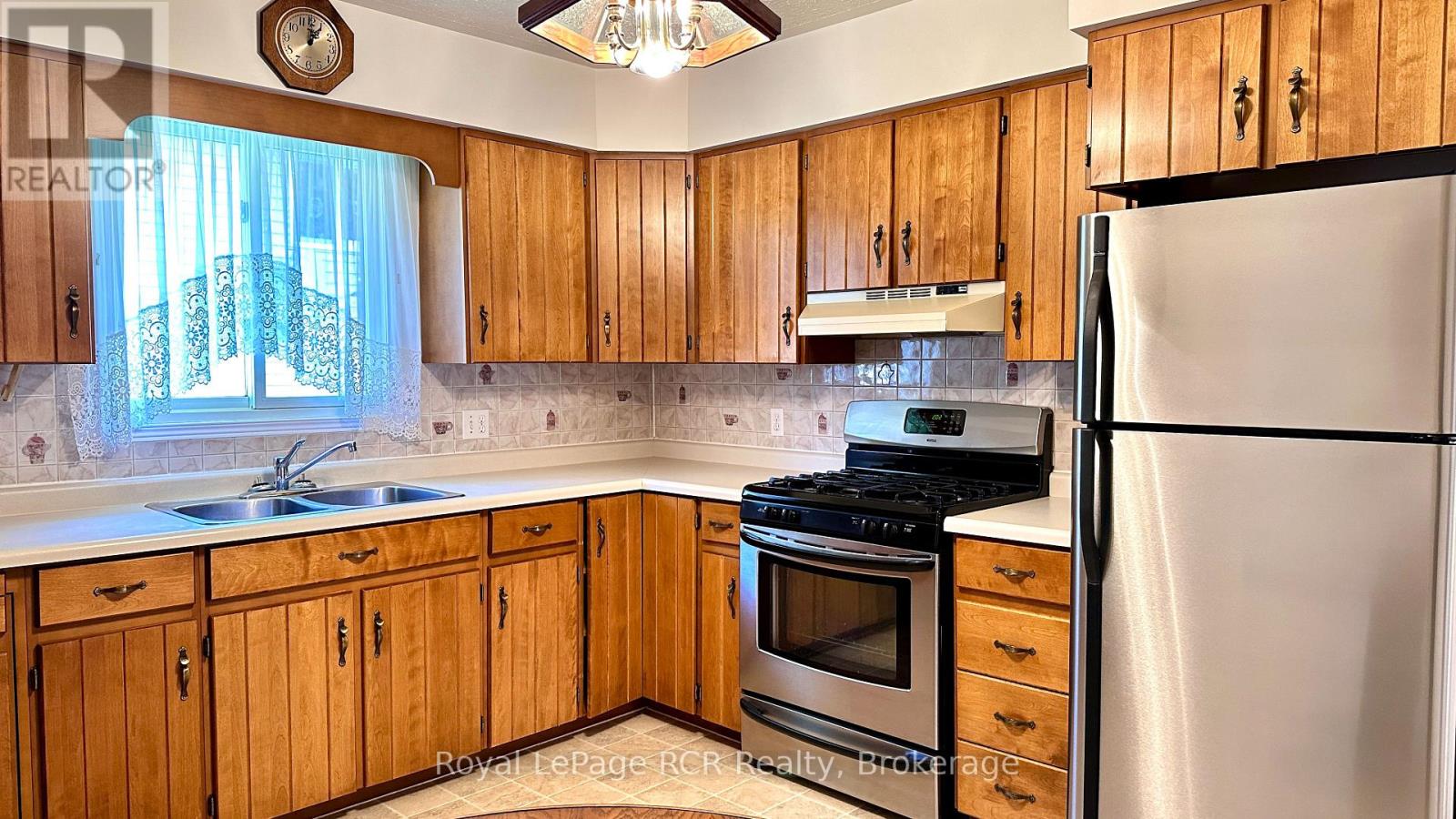 218 4th Street Crescent, Hanover, Ontario  N4N 3S2 - Photo 16 - X12467712