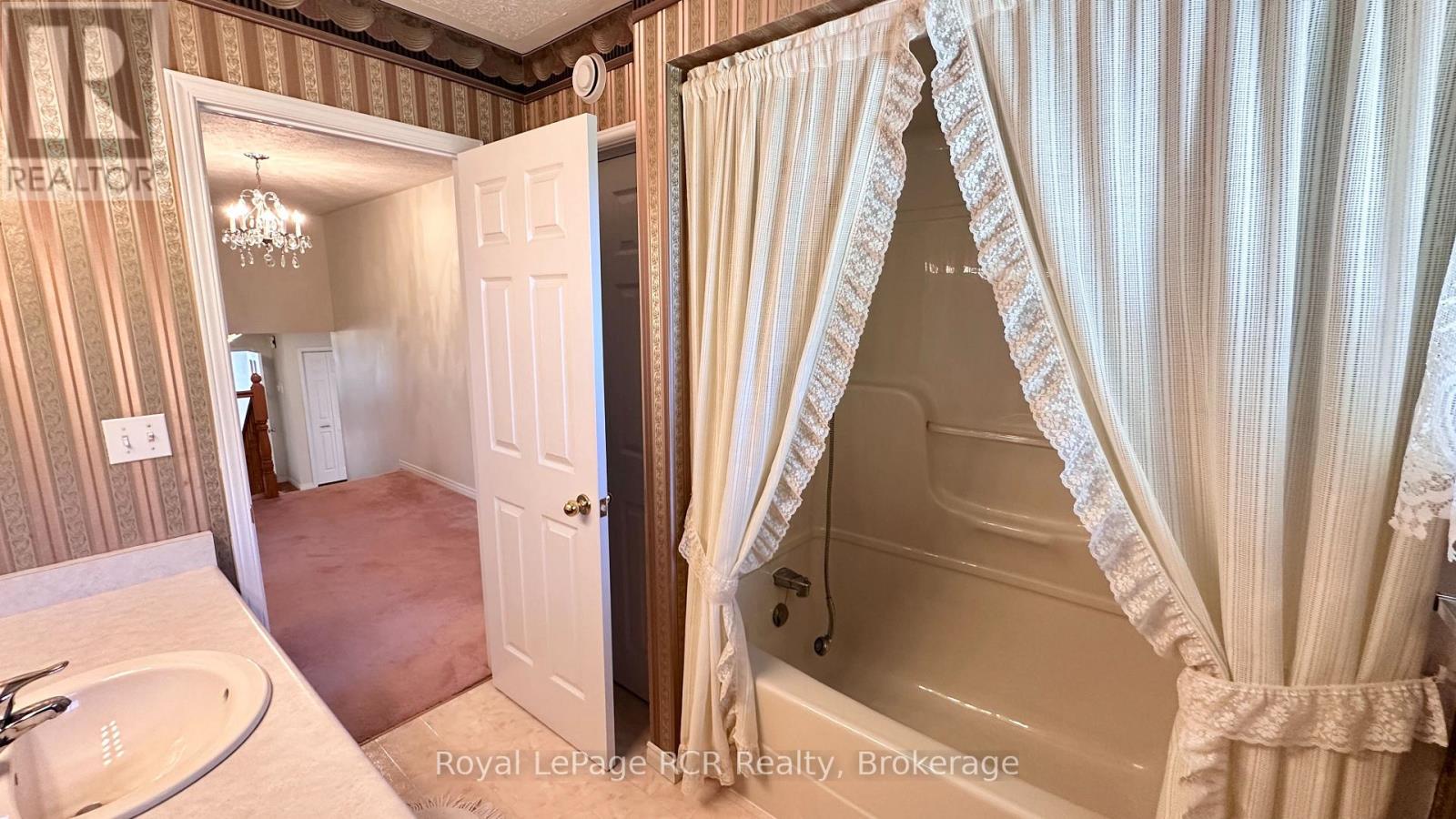 218 4th Street Crescent, Hanover, Ontario  N4N 3S2 - Photo 26 - X12467712