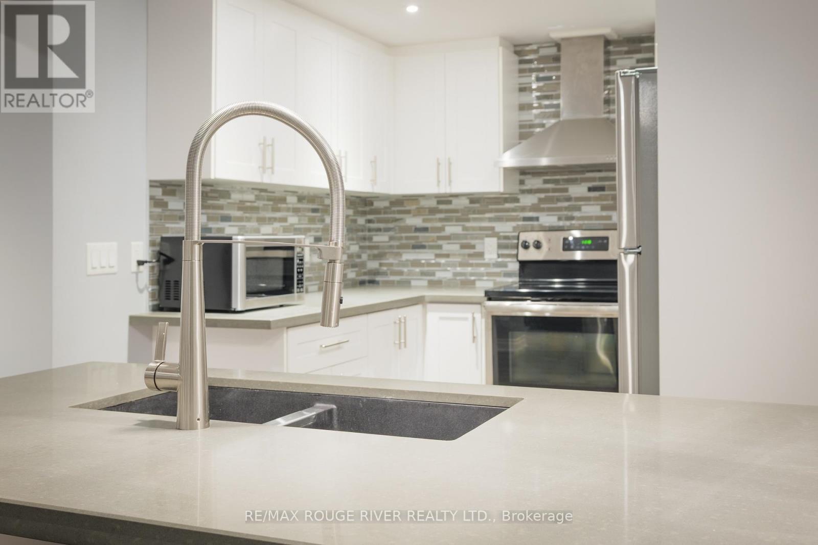 478 Summerpark Crescent, Pickering, Ontario  L1V 7A8 - Photo 3 - E12467570