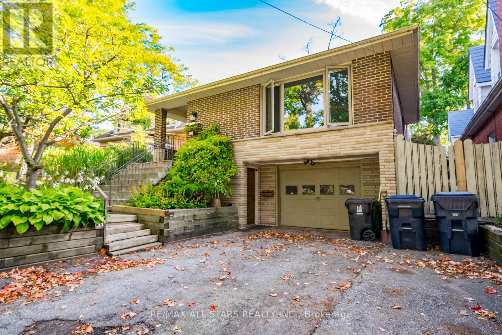 55 LARWOOD BOULEVARD, Toronto, Ontario