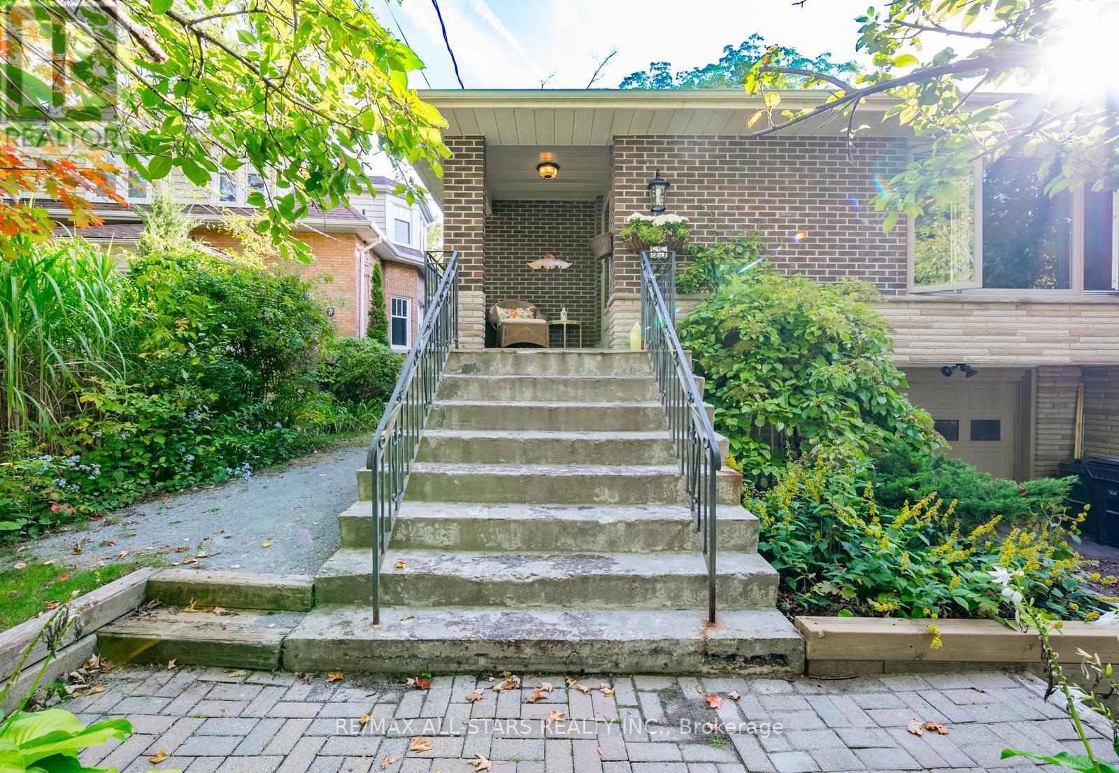 55 Larwood Boulevard, Toronto, Ontario  M1M 2M6 - Photo 4 - E12467616