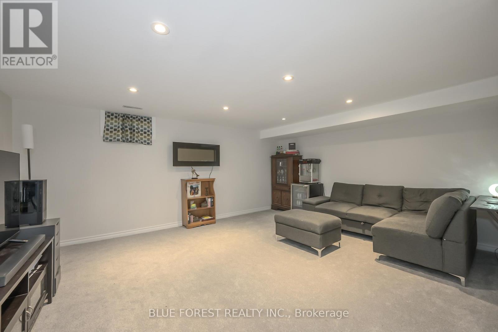 162 Olympic Crescent, London North, Ontario  N6G 3P7 - Photo 12 - X12467660