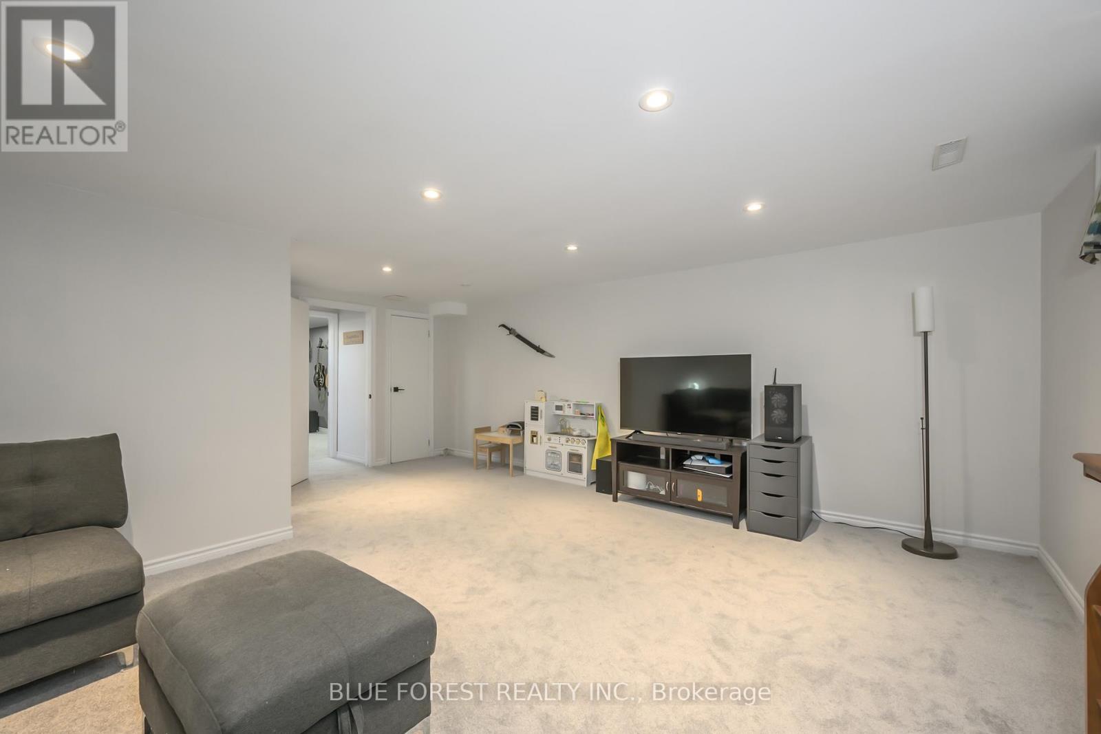 162 Olympic Crescent, London North, Ontario  N6G 3P7 - Photo 13 - X12467660
