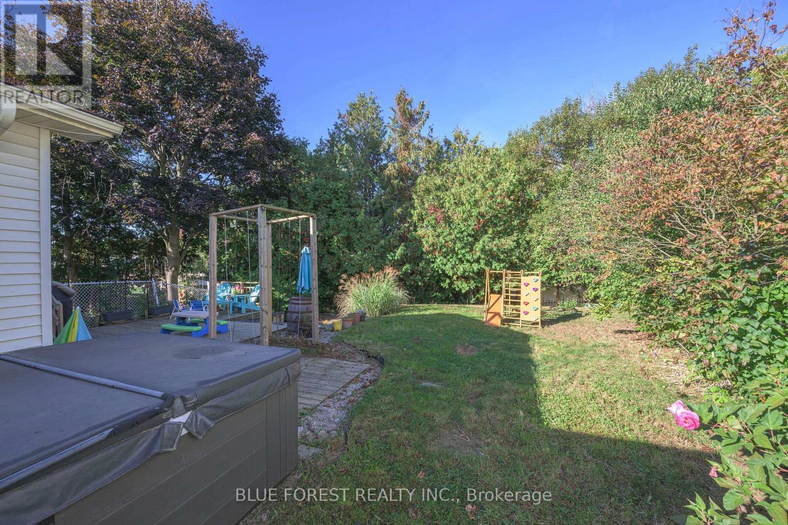 162 Olympic Crescent, London North, Ontario  N6G 3P7 - Photo 17 - X12467660