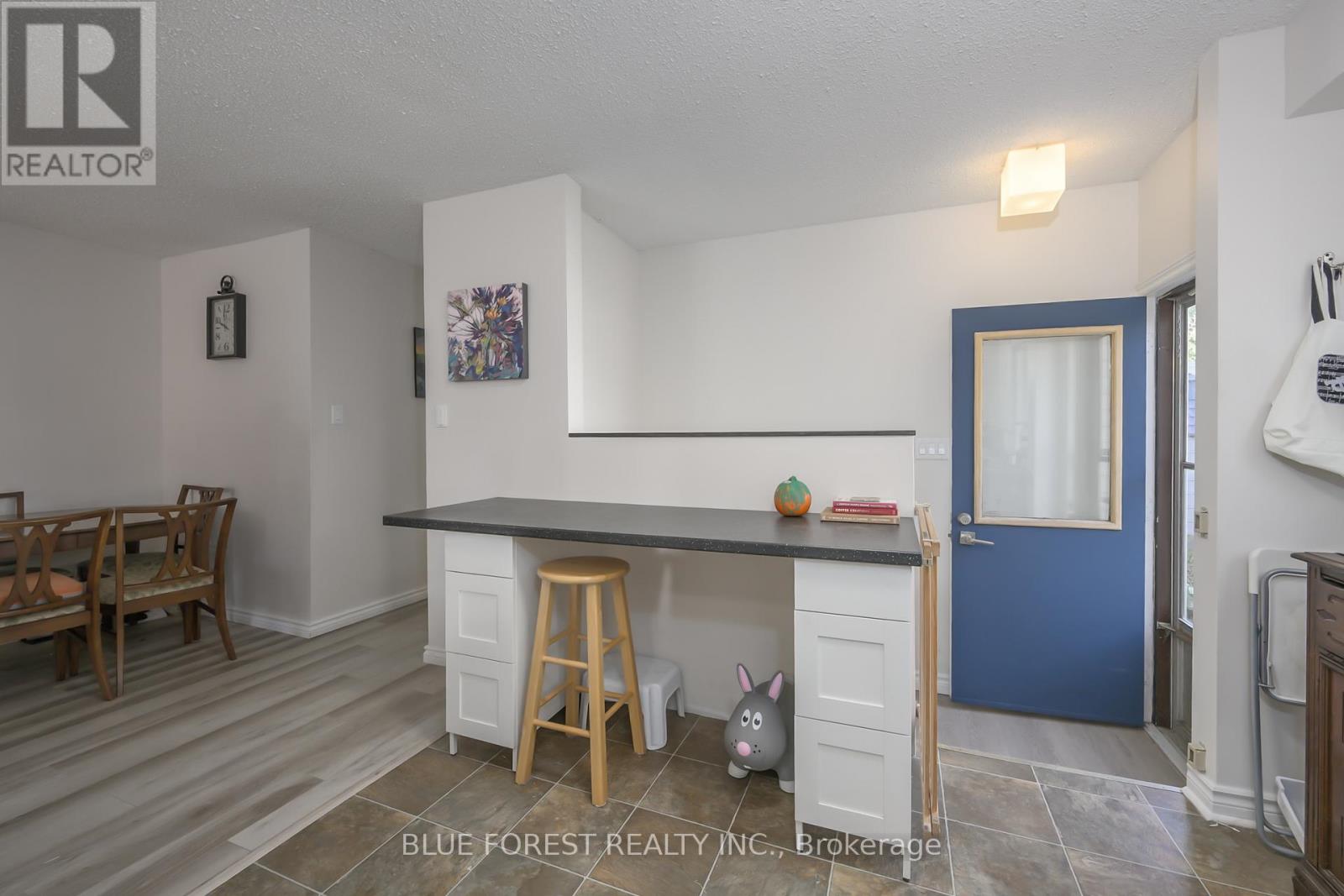 162 Olympic Crescent, London North, Ontario  N6G 3P7 - Photo 7 - X12467660
