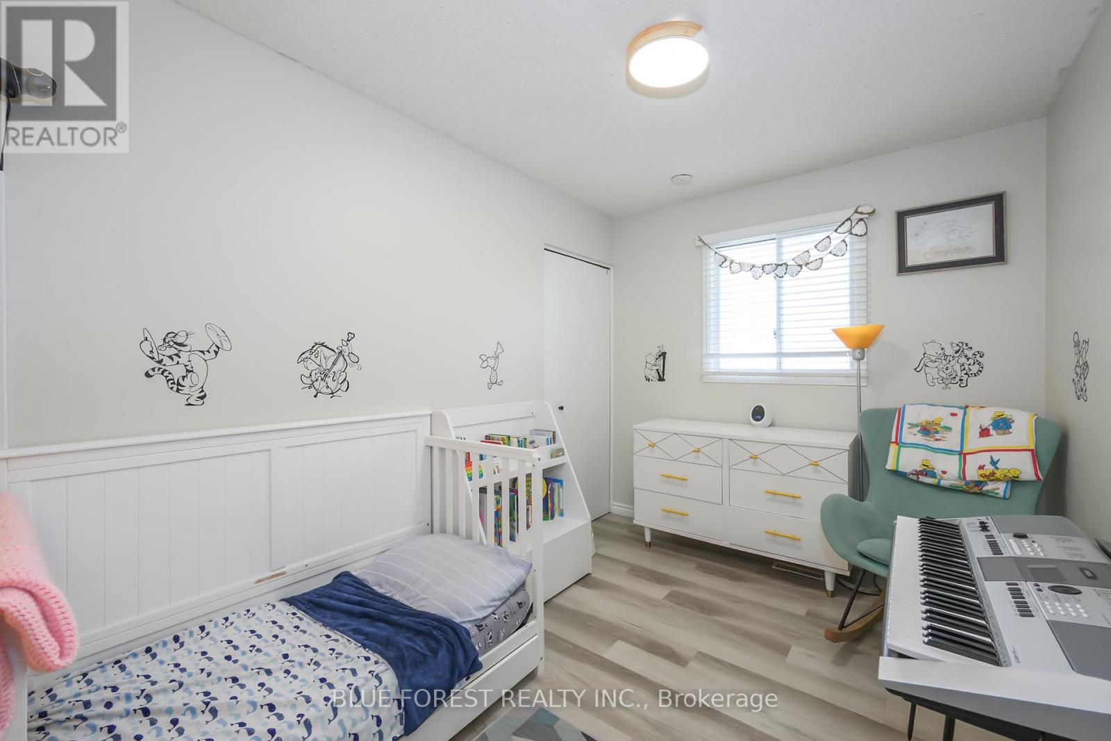 162 Olympic Crescent, London North, Ontario  N6G 3P7 - Photo 9 - X12467660