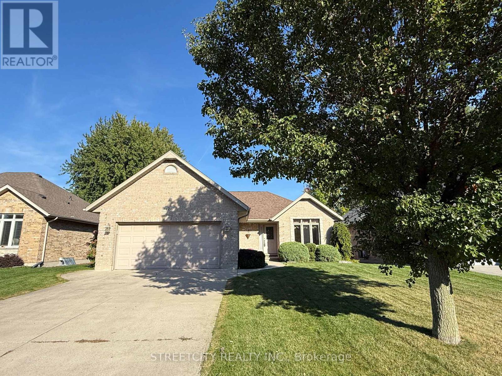 126 STATHIS BOULEVARD, Sarnia, Ontario
