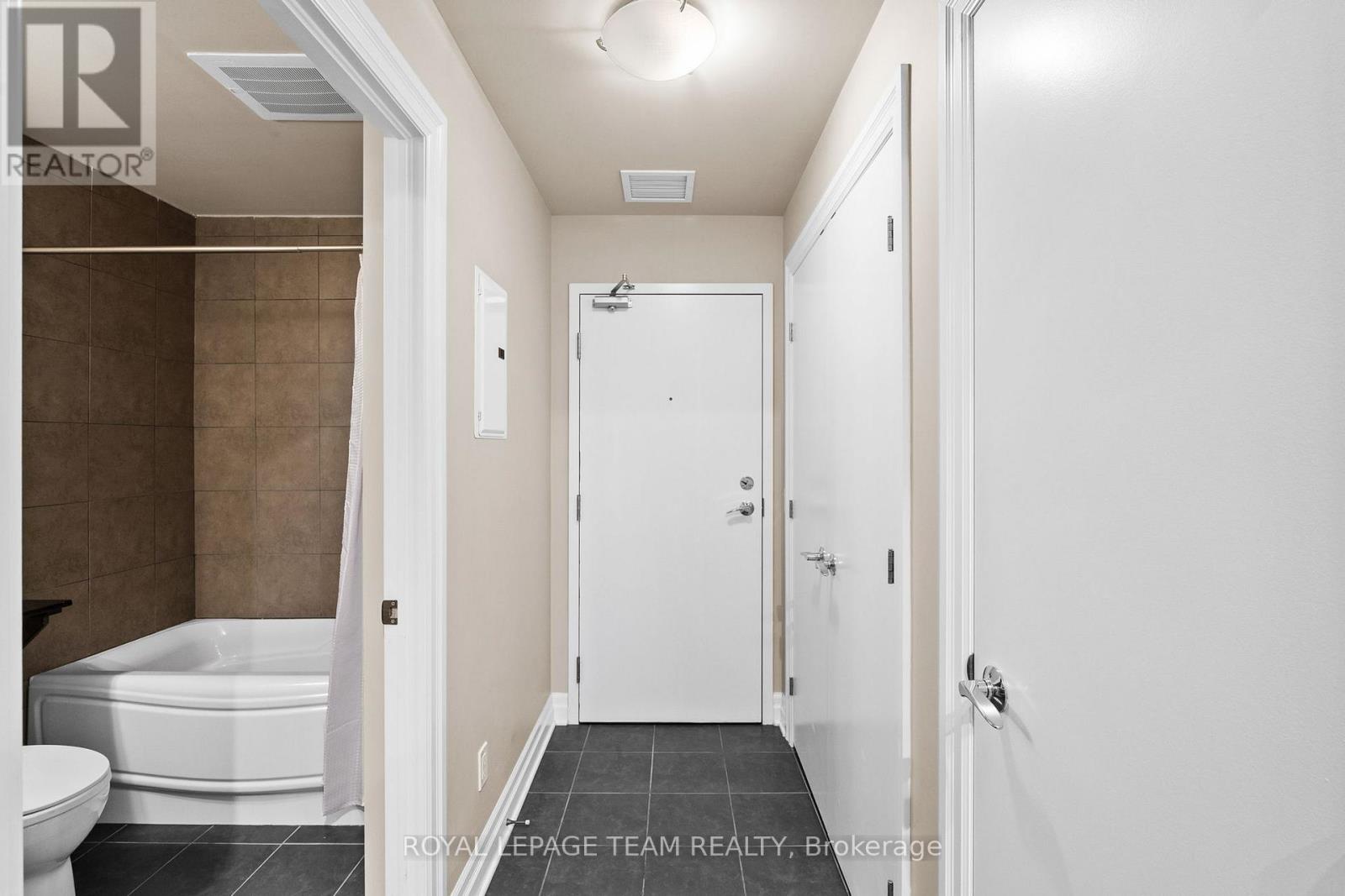 407 - 245 Kent Street, Ottawa, Ontario  K2P 0A5 - Photo 11 - X12467700