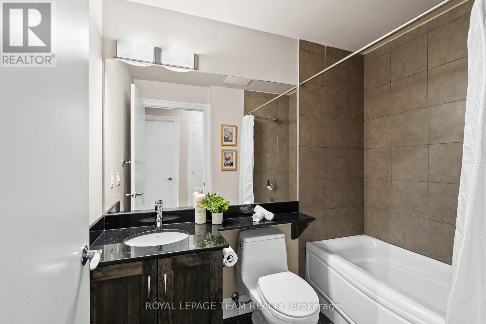 407 - 245 Kent Street, Ottawa, Ontario  K2P 0A5 - Photo 12 - X12467700