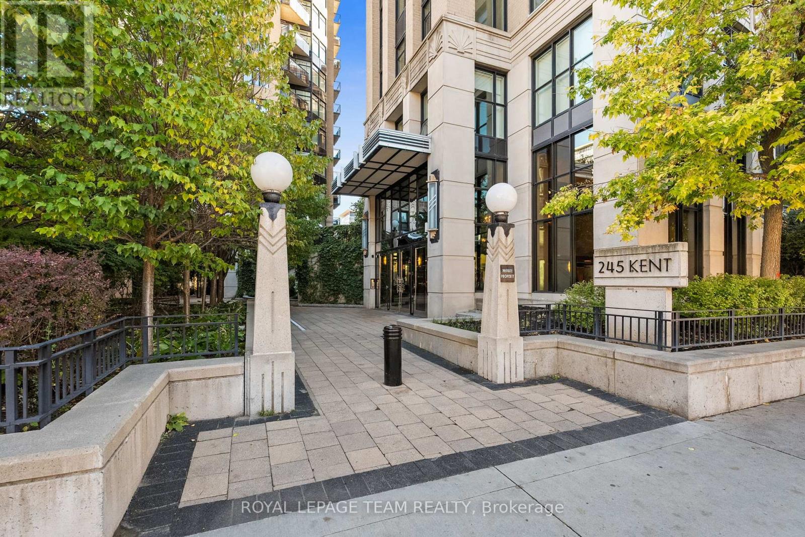 407 - 245 Kent Street, Ottawa, Ontario  K2P 0A5 - Photo 3 - X12467700