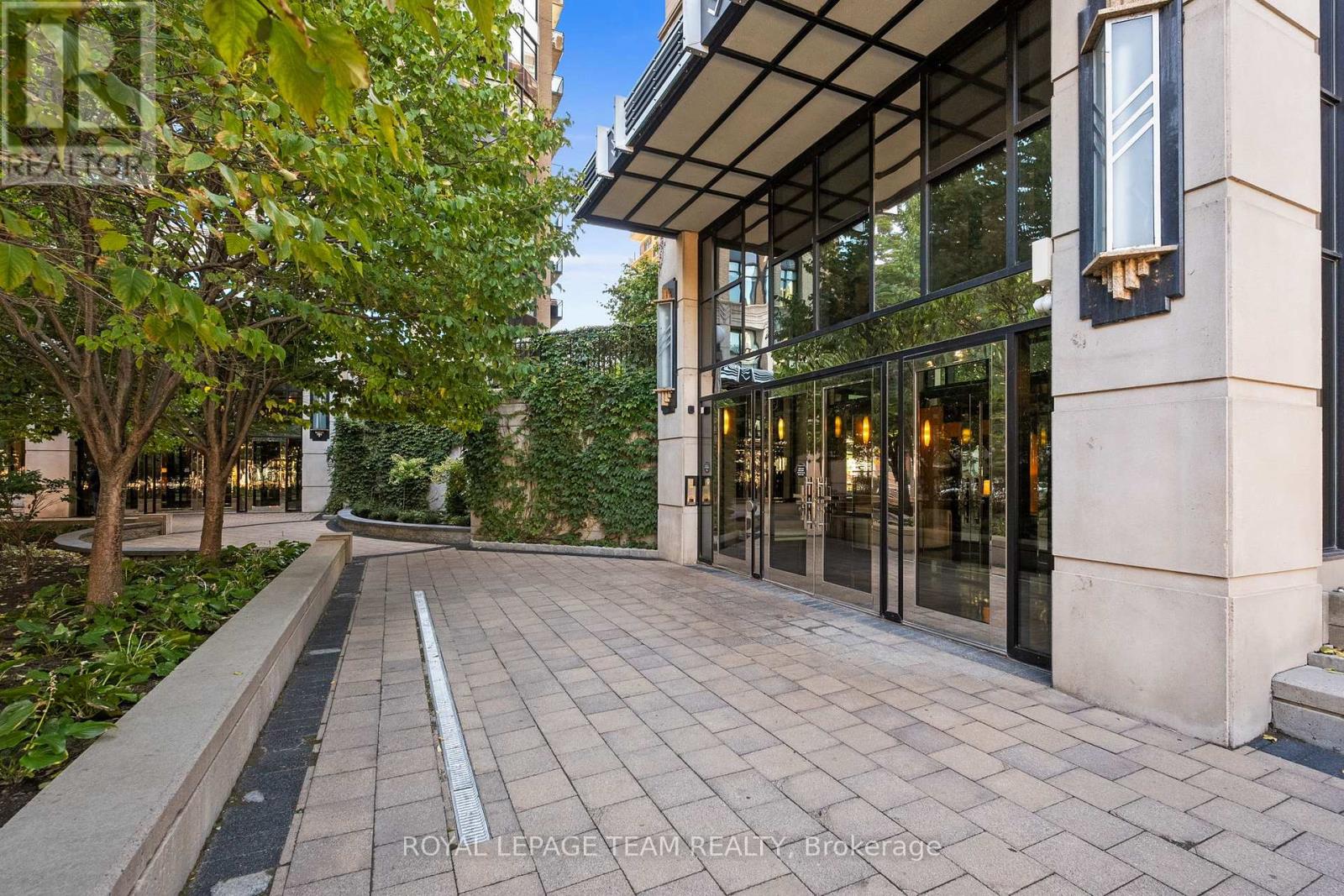 407 - 245 Kent Street, Ottawa, Ontario  K2P 0A5 - Photo 4 - X12467700