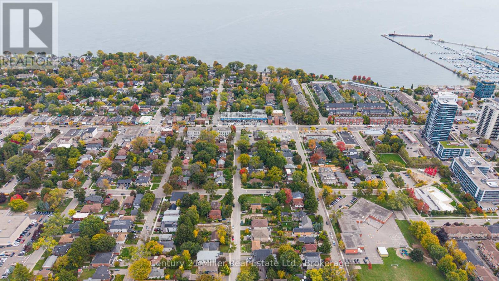 46 Woodlawn Avenue, Mississauga, Ontario  L5G 3K6 - Photo 18 - W12467684