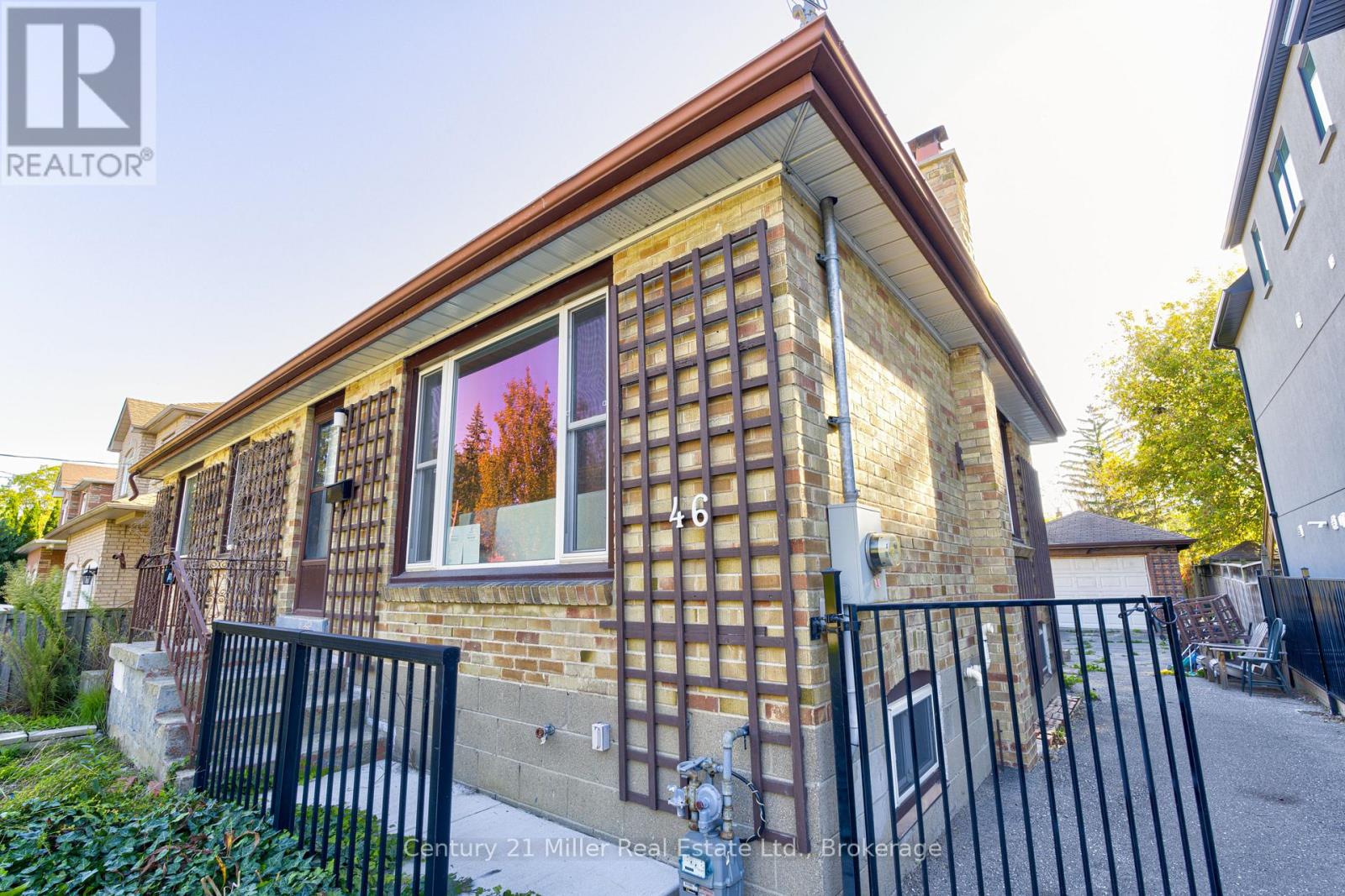 46 Woodlawn Avenue, Mississauga, Ontario  L5G 3K6 - Photo 24 - W12467684