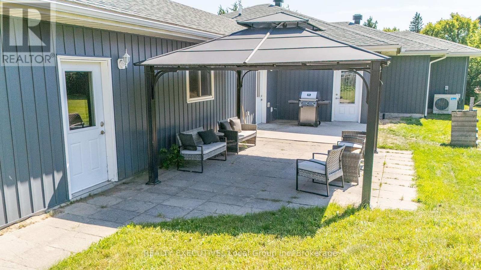 98 Memorial Park Drive E, Powassan, Ontario  P0H 1Z0 - Photo 12 - X12467810