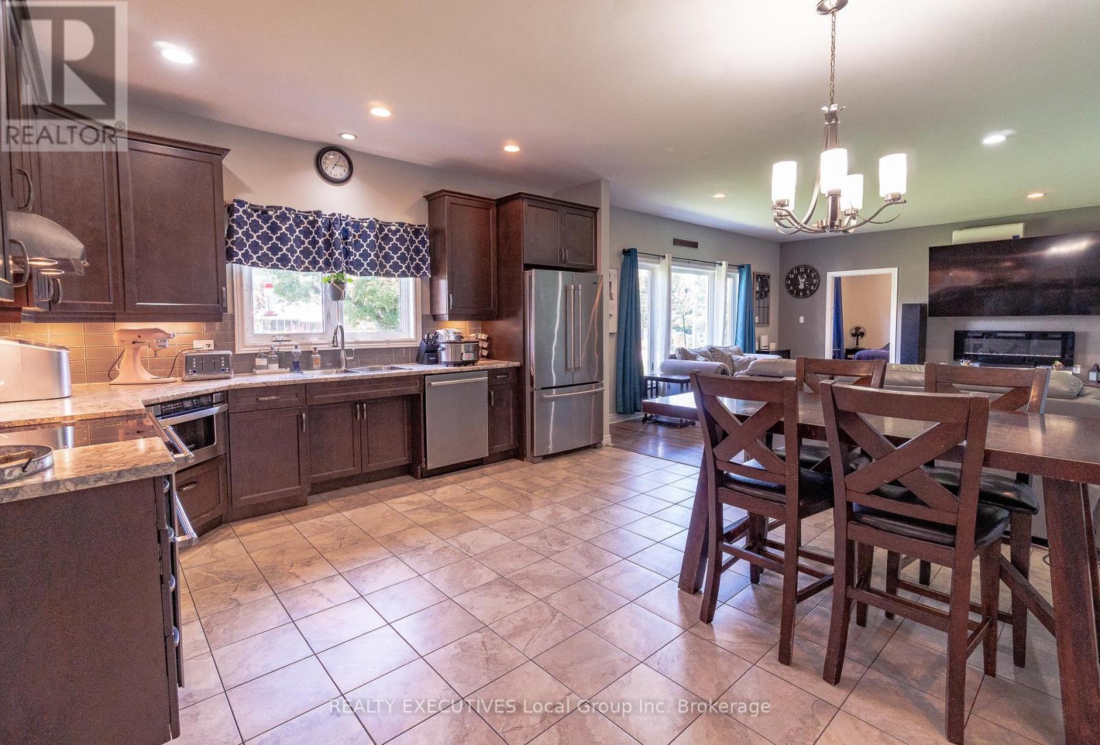 98 Memorial Park Drive E, Powassan, Ontario  P0H 1Z0 - Photo 16 - X12467810