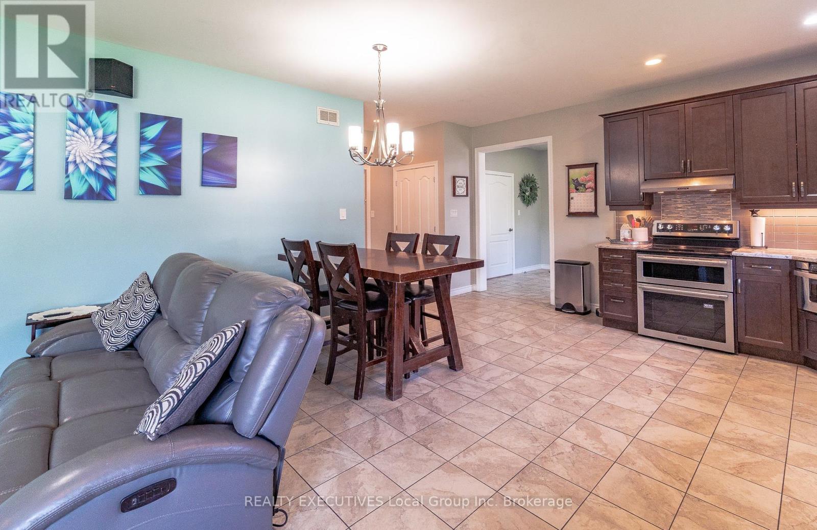 98 Memorial Park Drive E, Powassan, Ontario  P0H 1Z0 - Photo 17 - X12467810