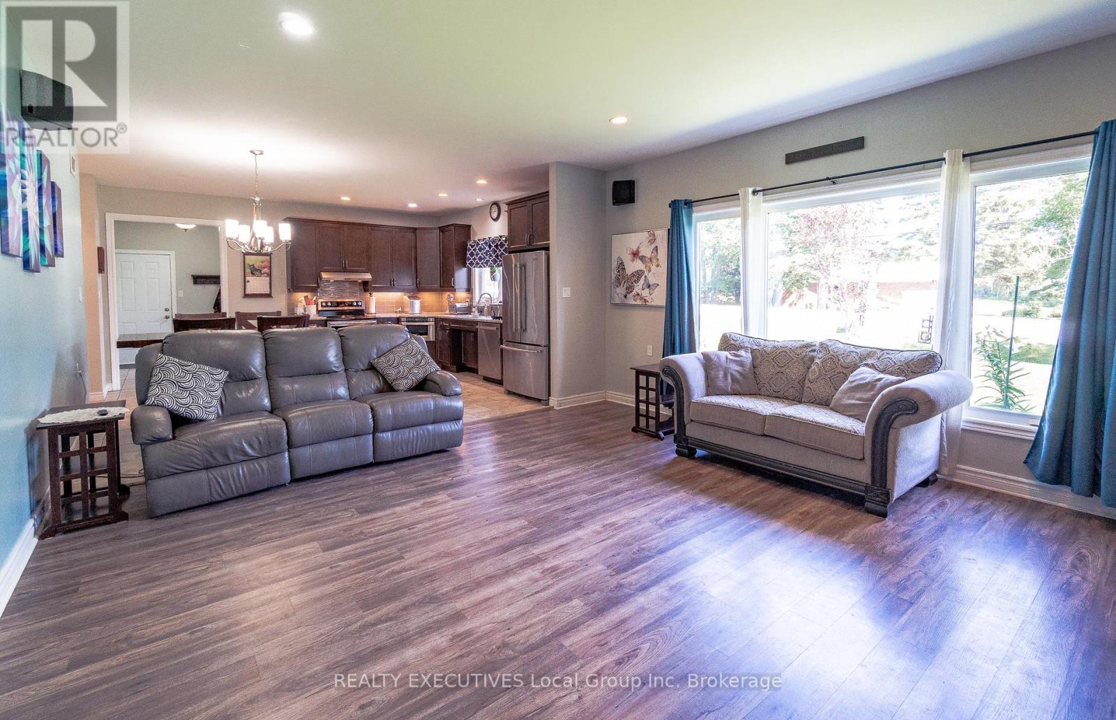 98 Memorial Park Drive E, Powassan, Ontario  P0H 1Z0 - Photo 27 - X12467810