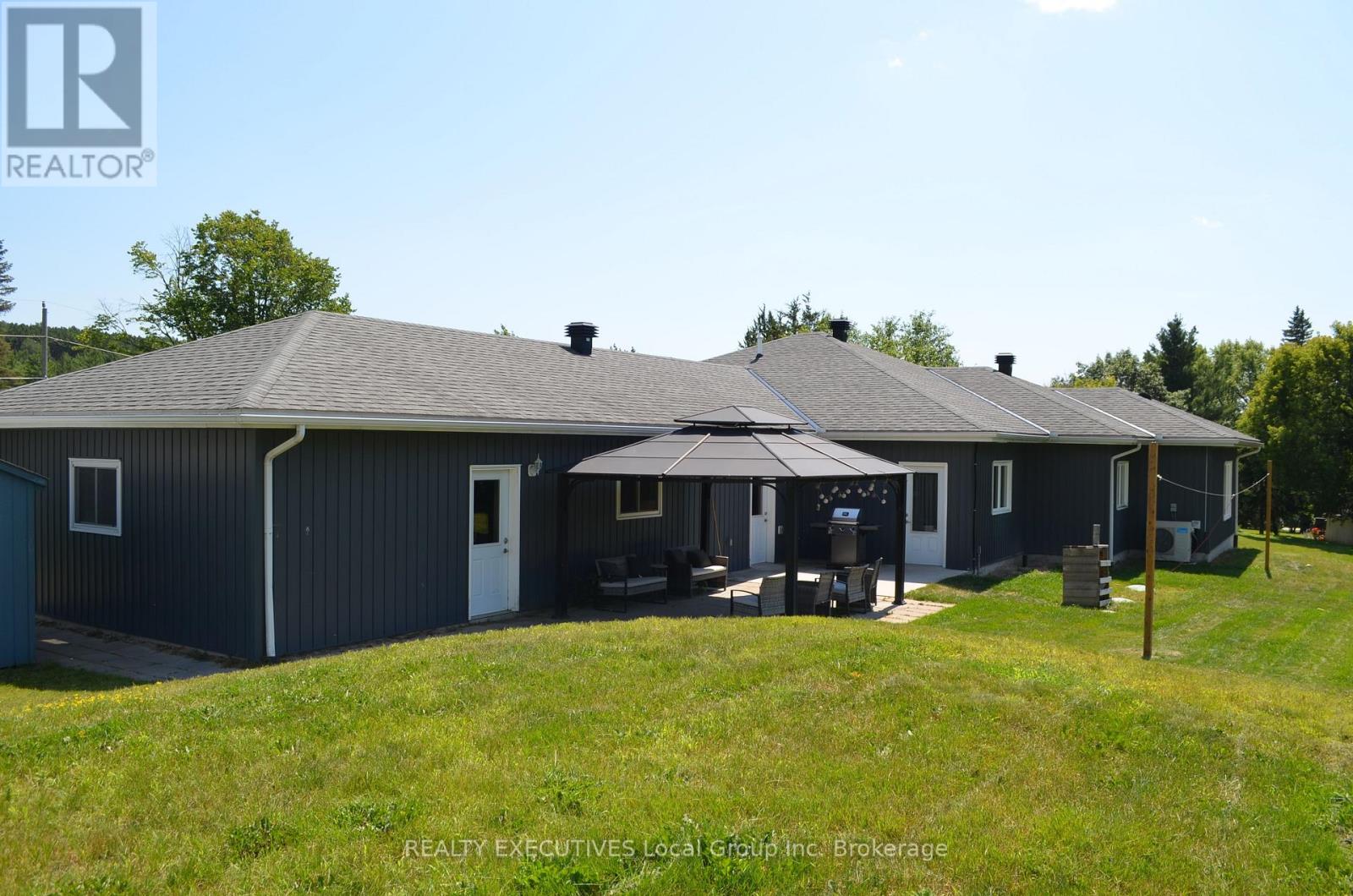 98 Memorial Park Drive E, Powassan, Ontario  P0H 1Z0 - Photo 3 - X12467810