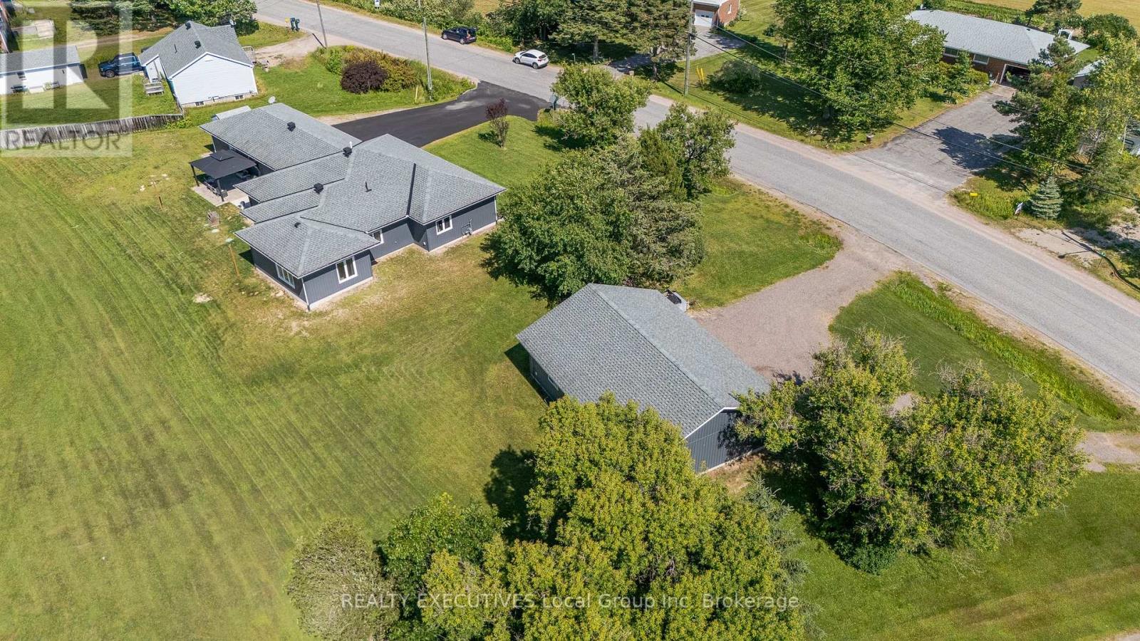 98 Memorial Park Drive E, Powassan, Ontario  P0H 1Z0 - Photo 36 - X12467810