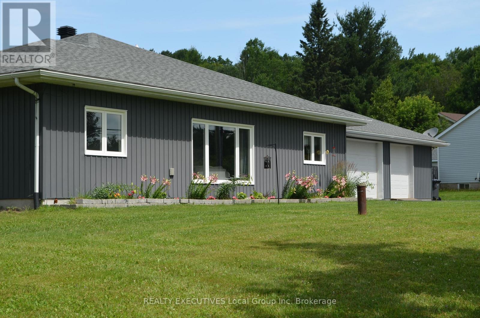98 Memorial Park Drive E, Powassan, Ontario  P0H 1Z0 - Photo 37 - X12467810