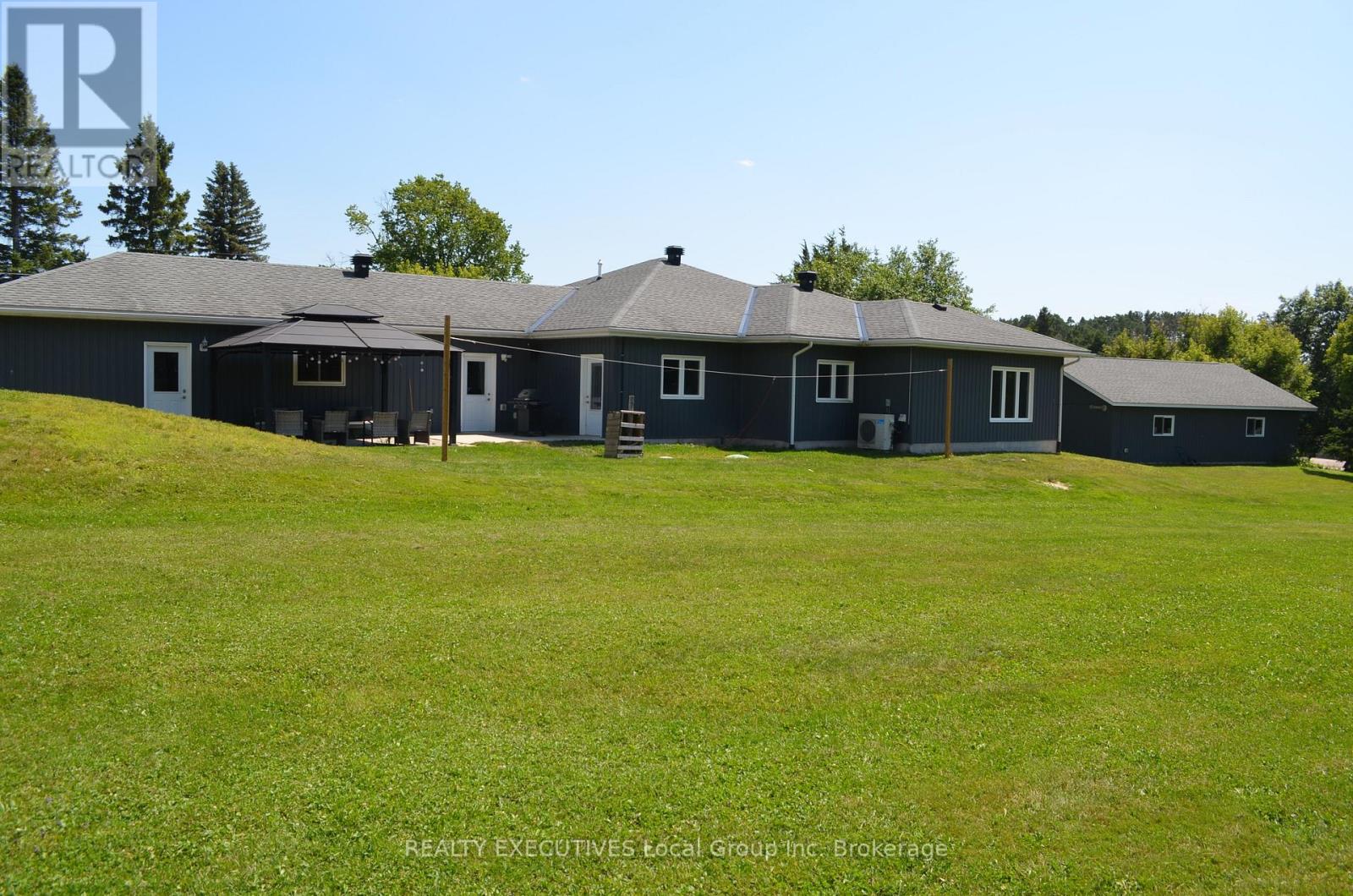 98 Memorial Park Drive E, Powassan, Ontario  P0H 1Z0 - Photo 5 - X12467810