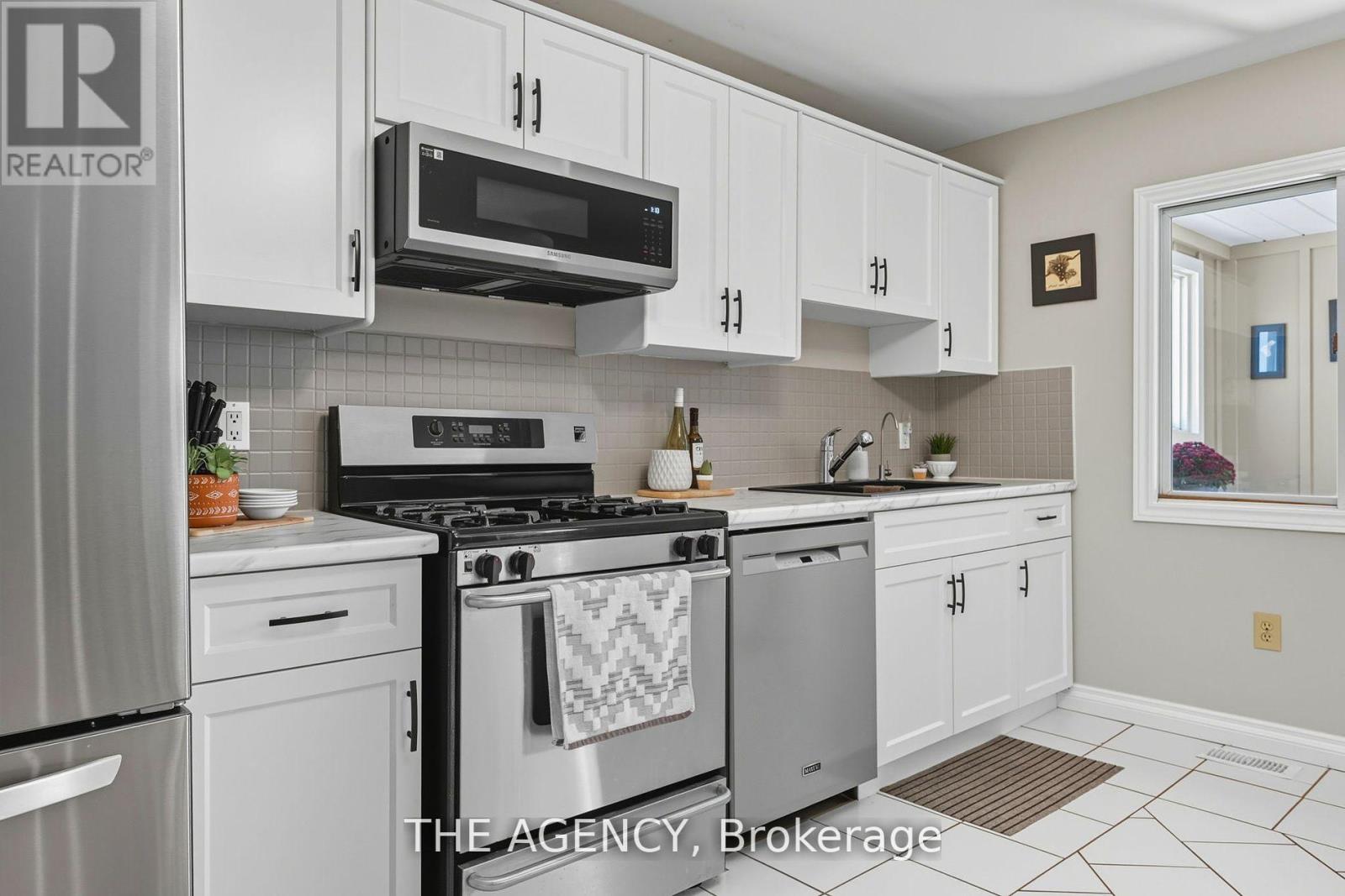 6359 Lyons Creek Road, Niagara Falls, Ontario  L2G 0L9 - Photo 13 - X12467753