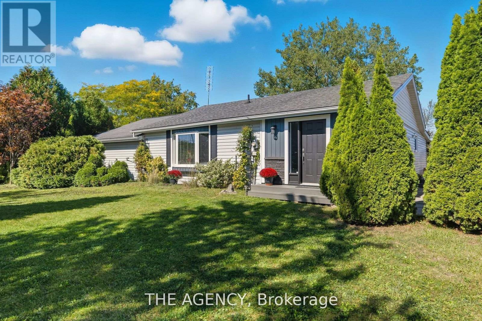 6359 Lyons Creek Road, Niagara Falls, Ontario  L2G 0L9 - Photo 3 - X12467753