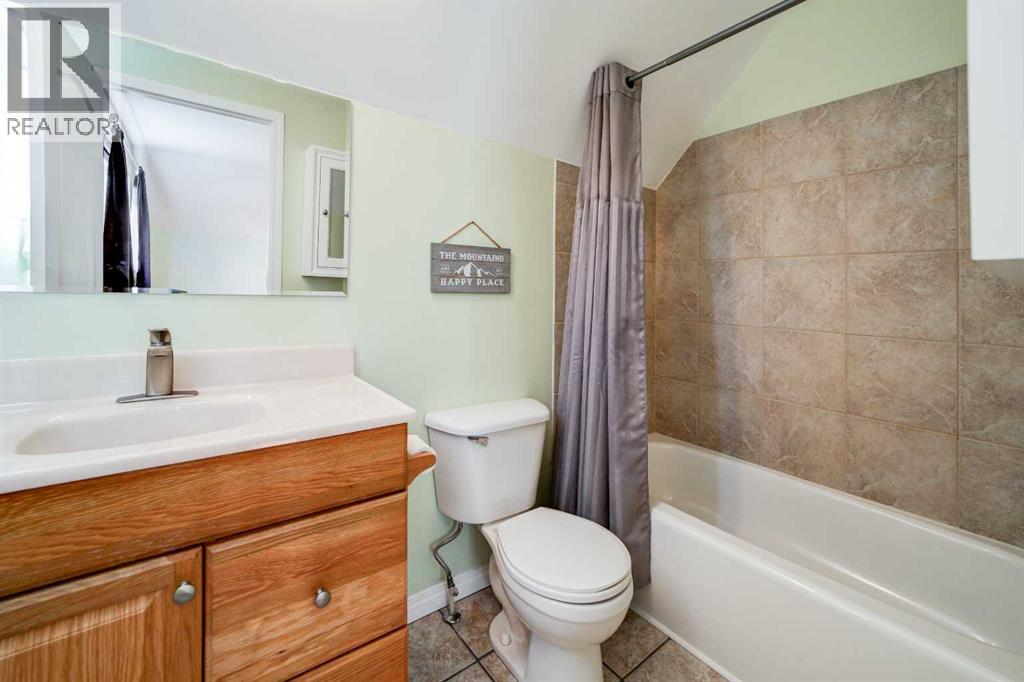 2102 214 Street, Bellevue, Alberta  T0K 0C0 - Photo 21 - A2238491